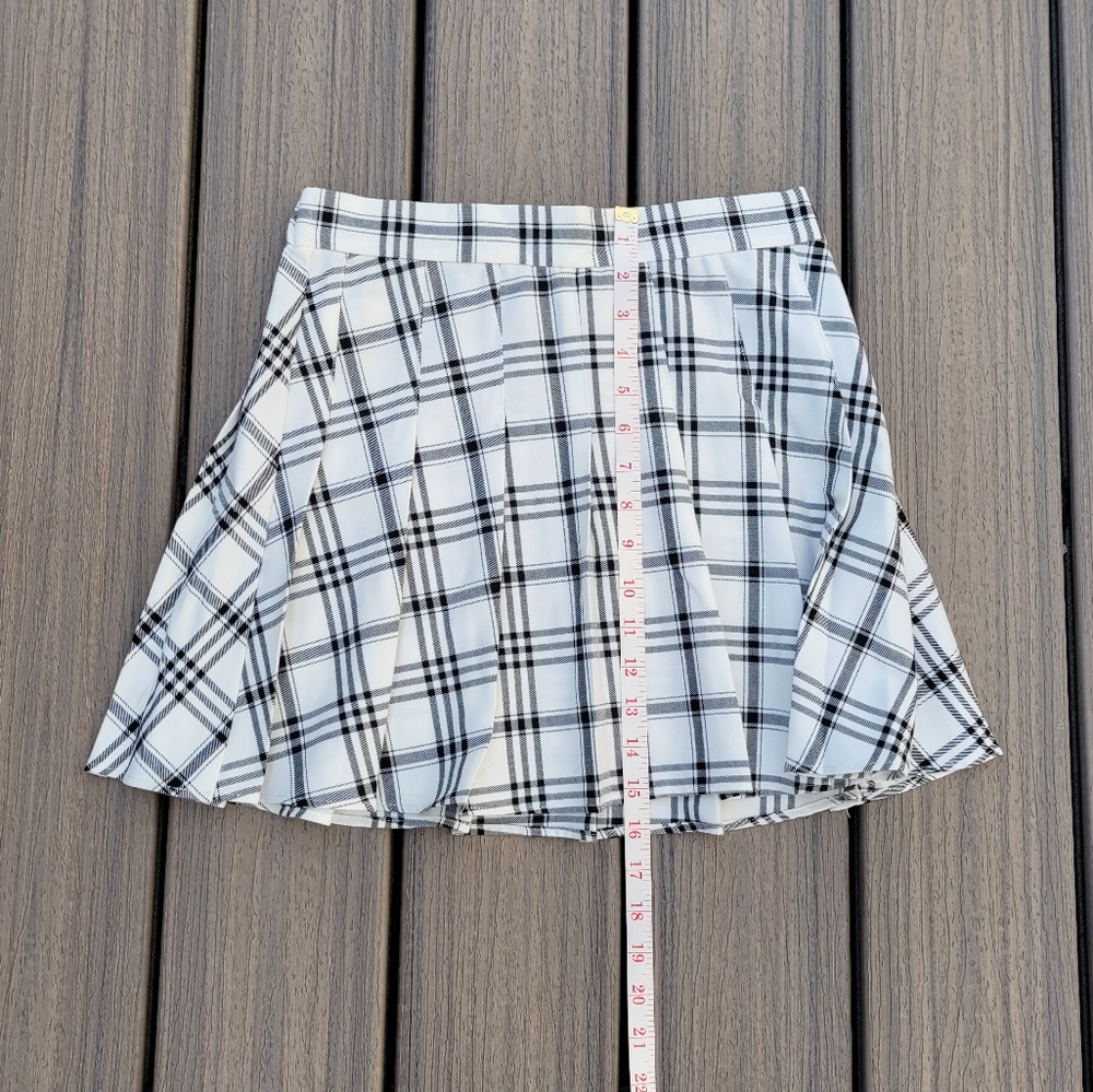 White and Black Plaid Skirt | Size Small | Garage - Picture 4 of 6